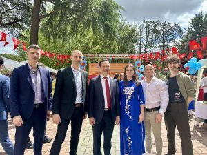 La delegazione del Vovinam con S.E. l'ambasciatore